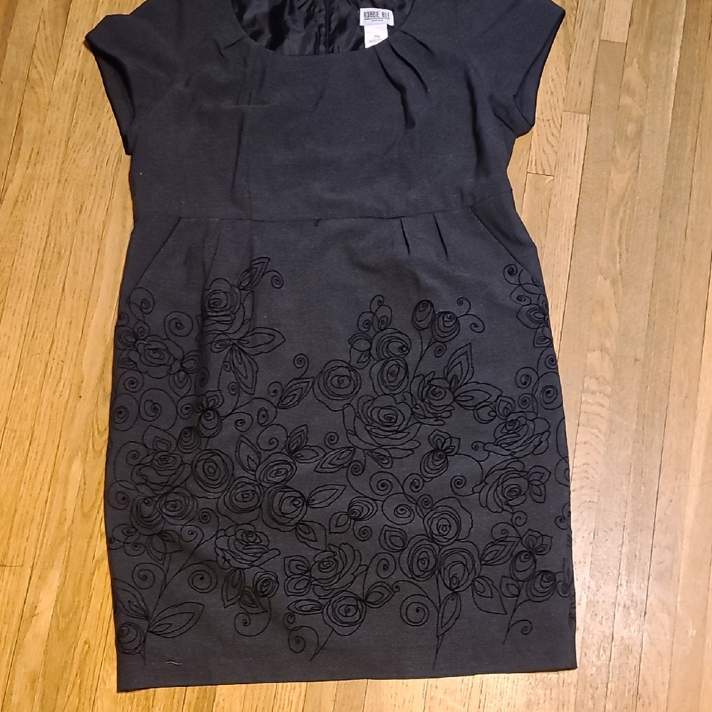Robbie Bee Charcoal Floral Dress